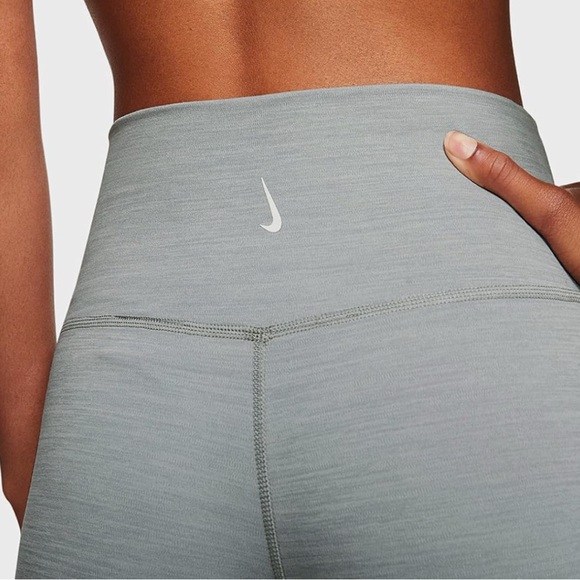 Nike $65 NWOT Yoga Luxe 7/8 Vintage Vinyasa Tights Leggings M rainbow stripe - Picture 3 of 11